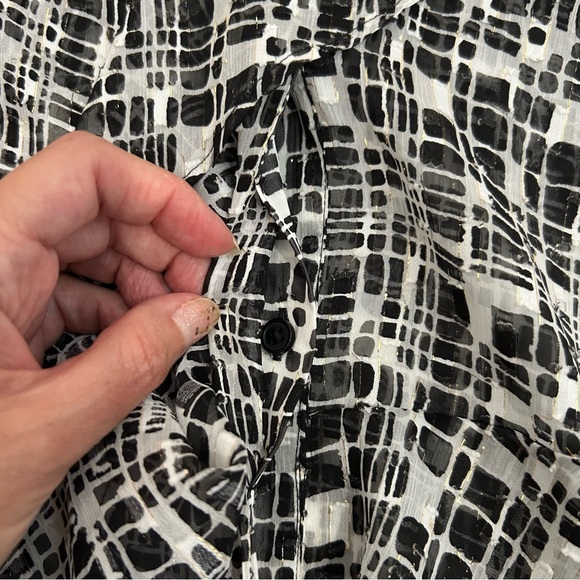 Chico’s Blouse Size 2=12/14 Black White With Sparkly Gold Thread Printed Ruffle - Picture 8 of 16